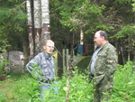 Руководство лагеря А.Е. Стрижков и Д.Ю. Рыбалко осматривают палаточный городок
