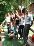 Участники Школы во время кофе-брейка возле пруда с форелью в УМЦ Голицыно