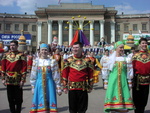 Студенты вузов г. Уфы на празднике Дня России на площади перед дворцом молодежи нефтяного университета